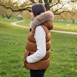 Chaleco de Cuero para Mujer con Capucha de Piel de Zorro, Nuevo, Chaleco de Invierno para Mujer con Capucha de Piel de Zorro Auténtica, Estilo Moderno de Alta Calidad - Product Image 6