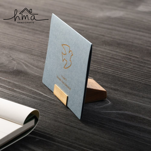 Porte-cartes de visite rectangulaire en métal doré avec base en bois, support de présentation de cartes de visite minimaliste, décoration de table de bureau moderne - Product Image 1