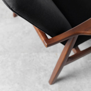 Chaise longue en bois massif de style mid-century, écologique, très vendue, rembourrée de mousse, revêtement en tissu gris, pour le mobilier de salon - Product Image 5