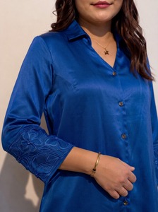 Chemise 100% coton pour femme, confortable et respirante, pour un usage décontracté et professionnel. Achetez directement auprès du fournisseur à bas prix. - Product Image 2
