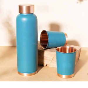 Botella de cobre hecha a mano diseñada para el hogar, la oficina y viajes, que promueve una hidratación saludable y el equilibrio. - Product Image 2