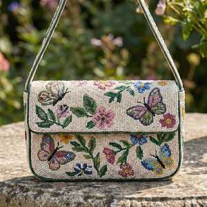 Sac à main rectangulaire fait main avec broderie florale et papillon sur toile, objet d'art textile de collection - Product Image 3