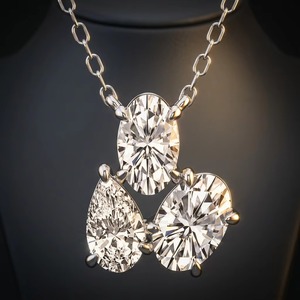 Collier à grappe de diamants harmonieux, coniques et courbes (Cadeau exclusif haut de gamme pour femmes) - Product Image 2