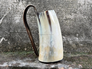 Jarra de cuerno vikinga de alta calidad, hecha a mano, para beber cerveza en casa y en la taberna, al mejor precio. - Product Image 3
