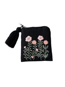 Artesanía de moda Nuevo Agregar bordado con cuentas en blanco y negro Bolso pequeño de la cartera Premium Trendy Unique Latest By Hiba Enterprises - Product Image 3