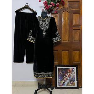 Conjunto de Top y Pantalón de Terciopelo Hecho a Mano para Fiesta, con Silueta de Túnica con Cuello en V, Cintura Natural y Bordado - Product Image 2