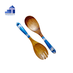 Ensemble de 2 cuillères en bois naturel avec manches colorées, ustensiles artisanaux légers, fabriqués au Vietnam - Product Image 2
