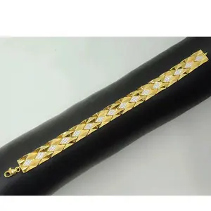 Bracelet de créateur en or jaune 22 carats de qualité supérieure avec motif géométrique et accents en cristal, bijoux élégants pour femmes, parfaits pour les soirées. - Product Image 2