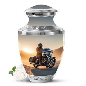 Urna Funeraria de Metal Plateado para Cenizas de Adultos con Diseño de Motociclista al Atardecer y Tapa de Cúpula, Urna Clásica Ecológica de Aluminio - Product Image 1
