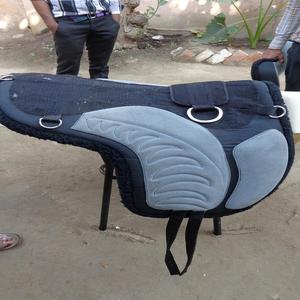 Sillín de Caballo de Cuero Premium de la Mejor Calidad, Impermeable, con Estriberas, Estilo Western, sin Árbol, Duradero, Personalizable, con Árbol de Plástico - Product Image 3