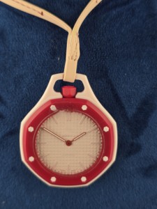 Montre à quartz unisexe pour enfants, ronde, en plastique de luxe, bracelet en plastique rouge et blanc, aiguilles lumineuses analogiques, style sportif, cadran de 38 mm - Product Image 3