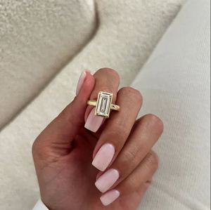 Anillo de Compromiso con Diamante Cultivado en Laboratorio de Corte Esmeralda de 1.5 CT, con Engaste de Garra, Chapado en Oro, Anillo de Boda con Piedra Preciosa para Mujer - Product Image 1
