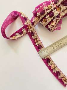 Bordure en dentelle brodée avec décoration miroir, 100% polyester, largeur 25 mm, style traditionnel doux, couleur personnalisée, emballage en vrac - Product Image 3