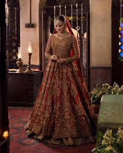 Lehenga Choli nupcial vintage con bordados elaborados, talla grande, silueta en A, manga larga, cola desmontable, largo hasta el suelo para boda - Product Image 1