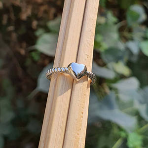 Anillo de corazón minimalista de Plata de Ley 925 Original, banda trenzada, corazón pequeño, pila delicada, anillo de promesa de boda, piedra de moissanita - Product Image 1