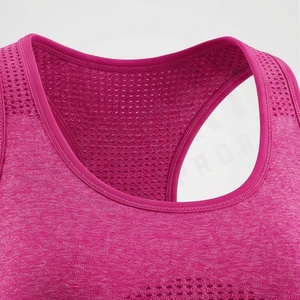 Ensemble de yoga pour femmes sous marque privée, vêtements de sport respirants deux pièces, tenue d'exercice couleur unie personnalisable, tenue de sport ajustée - Product Image 4