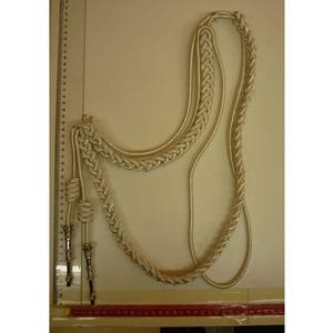 Cordons d'honneur et pompons décoratifs personnalisés en rayonne dorée pour la remise des diplômes - Product Image 2