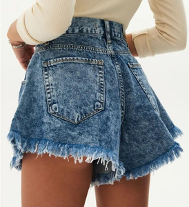 Shorts pour femmes coupe ample, ourlet effiloché, style boyfriend, décontracté d'été, en tissu de coton délavé - Product Image 5
