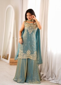Traje de boda indio para mujer, conjunto largo hasta el suelo, con bordado de seda Fendy, lentejuelas, trabajo Dori y Zari, top con sharara y dupatta. - Product Image 3