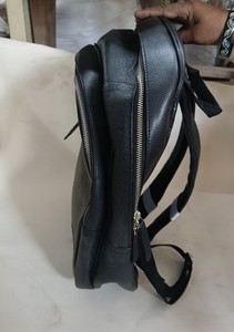 Mochila Vintage de Cuero Genuino para Hombre y Mujer, Ligera y Portátil con Cierre de Cremallera, Asa Suave y Forro de Poliéster para Viajes - Product Image 3