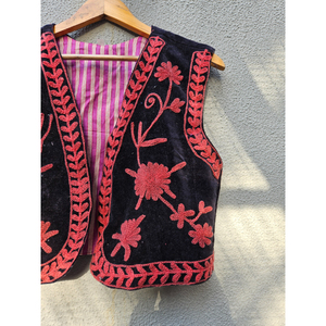 Chaqueta Suzani Floral Bordada e Impresa a Mano, Kimono de Terciopelo Indio, Estilo Boho Corto, Regalo de Otoño/Invierno para Ella - Product Image 3