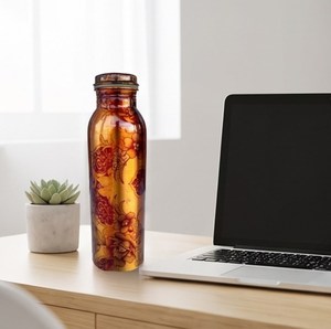 Bouteille d'eau en cuivre avec bouchon à vis et motif floral rouge pour la vaisselle de table et la vaisselle élégante - Product Image 3