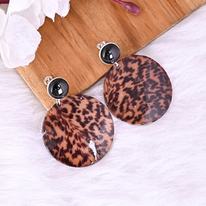 Boucles d'oreilles pendantes en résine avec onyx noir naturel et nacre |   Argent sterling 925 - Product Image 3