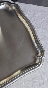 Plateau de service en acier inoxydable résistant à la rouille, au design créatif, pour une brillance durable, une robustesse et un attrait vintage luxueux lors de la mise en place d'une table élégante. - Product Image 4