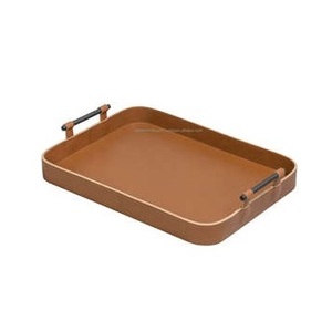 Plateau de service en bois à bord festonné et cadre profond, avec poignées latérales intégrées et base à rebord haut - Product Image 3