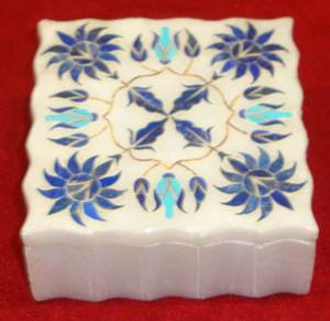 Belles boîtes de rangement de bijoux en marbre blanc et incrustation verte faites à la main de qualité supérieure pour la maison à des fins décoratives - Product Image 5