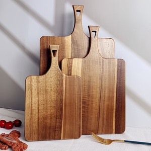Elegante Tabla de Cortar de Madera con Mango Ergonómico, Acabado Liso, Superficie Segura para Cuchillos, Ideal para Cortar y Servir Aperitivos - Product Image 5