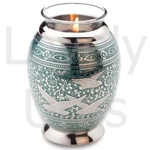 Urna Funeraria de Latón Macizo para Regreso a Casa, Acabado Plateado, Palomas Blancas Esmaltadas, Tapa con Espiral Grabada a Mano, Fábrica OEM ODM - Product Image 4