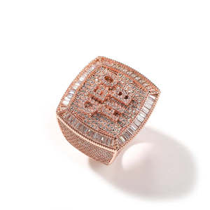 Anillo Personalizado con Moissanita VVS, Plata de Ley 925, Baño de Rodio, Borde con Baguettes, Joyería Hip Hop - Product Image 1