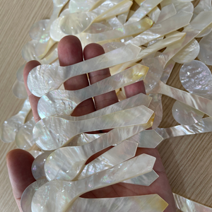 Natural <b>Shell</b> Spoon Handmade Mother of Pearl Tableware for Hotel Dining and Restaurant Supply OEM Manufacturer - Product Image 4