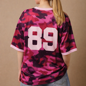 Maillot de football américain tendance 2026 pour femme, camouflage rose, col en V oversize, personnalisable pour équipe, fournisseur en gros OEM ODM - Product Image 6