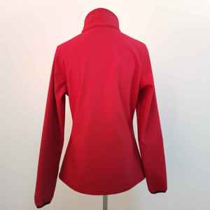 Nouvelle veste softshell SOLID INTERNATIONAL personnalisée, design simple et abordable, pour femmes, idéale pour l'équitation en extérieur, imperméable, vêtements d'équitation. - Product Image 3
