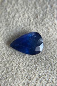 ไพลินสีน้ำเงินเข้มธรรมชาติทรงลูกแพร์ ไพลินจากเหมืองเชลอน ไพลินเม็ดเดี่ยวผ่านการอบความร้อน - Product Image 3