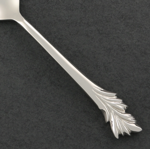 Ensemble de couverts en acier inoxydable en gros, avec manche à motif feuille élégant, pour la restauration et les événements - Product Image 2
