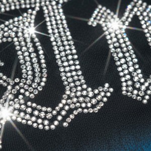 เสื้อยืดผู้ชายลายกราฟิกเทวดาประดับเพชร สไตล์สตรีทแฟชั่นเท่ๆ ทรงโอเวอร์ไซส์ แขนสั้น - Product Image 3