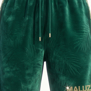 กางเกงขาสั้นผ้ากำมะหยี่ดีไซน์เนอร์สำหรับทุกเพศ พิมพ์โลโก้คริสตัล สไตล์ลำลอง ใส่สบาย ระบายอากาศได้ดี เป็นมิตรกับสิ่งแวดล้อม ทรงปกติ รุ่น Maluza - Product Image 2