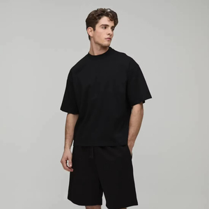 Camiseta de hombre de corte holgado y extragrande, con hombros caídos, de algodón grueso, estilo streetwear, camiseta básica, directo de fábrica. - Product Image 1