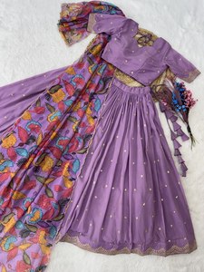 TENNECY Choli de Mujer, Largo hasta el Tobillo, Corte Regular, en Seda Cosmos con Bordado de Lentejuelas Zari, para Fiestas y Bodas - Product Image 6