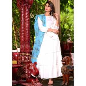 Robe Gotta blanche argentée en mousseline pastel avec dupatta, silhouette trapèze, taille naturelle, col rond, imprimé floral, respirante et tendance - Product Image 5
