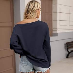 Sweat-shirt en soie personnalisé pour femme, coupe épaules dénudées, motif graphique lettres 'California Vintage', haut asymétrique à une épaule, pull ample, taille XS, 3D - Product Image 3