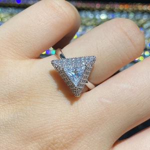 Bague rotative en argent sterling avec diamant blanc prismatique taillé en triangle, triple rangée pavée, bijou raffiné pour femme, idéale pour les soirées - Product Image 4