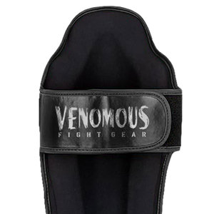 Espinilleras Venomous Black Viper para Muay Thai, MMA y Kickboxing, de Cuero, Protección Profesional, Ajustables, Ligeras y Personalizables - Product Image 3