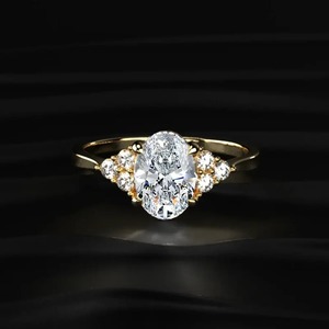 Anillo de Diamante Ovalado de 1.00 Quilates Cultivado en Laboratorio con Piedras Decorativas Redondas, Joyería Nupcial de Oro de Lujo para Exportación al por Mayor - Product Image 1