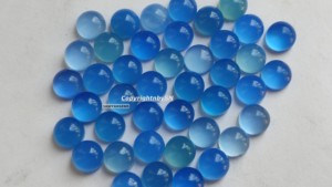 พลอยแคลเซโดนีสีน้ำเงินธรรมชาติเกรดพรีเมียม ทรงกลม 12 มม. แบบคาโบชอง หลังแบน เรียบเนียน พลอยอาเกตสีน้ำเงินแบบหลวม ขายส่งจำนวนมากสำหรับทำเครื่องประดับ - Product Image 2