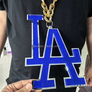 Collar de Cadena con Logotipo de Equipo Deportivo en Acrílico Dorado Brillante 3D Personalizado, con Efecto Espejo y Cadena de Acero Chapada en Oro - Product Image 3