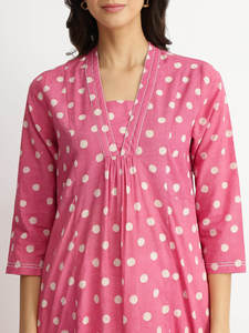 Robe maxi asymétrique rose à pois avec manches trois quarts, col rond, coupe ample, tenue décontractée d'été, tissu en mousseline de soie tissée - Product Image 4